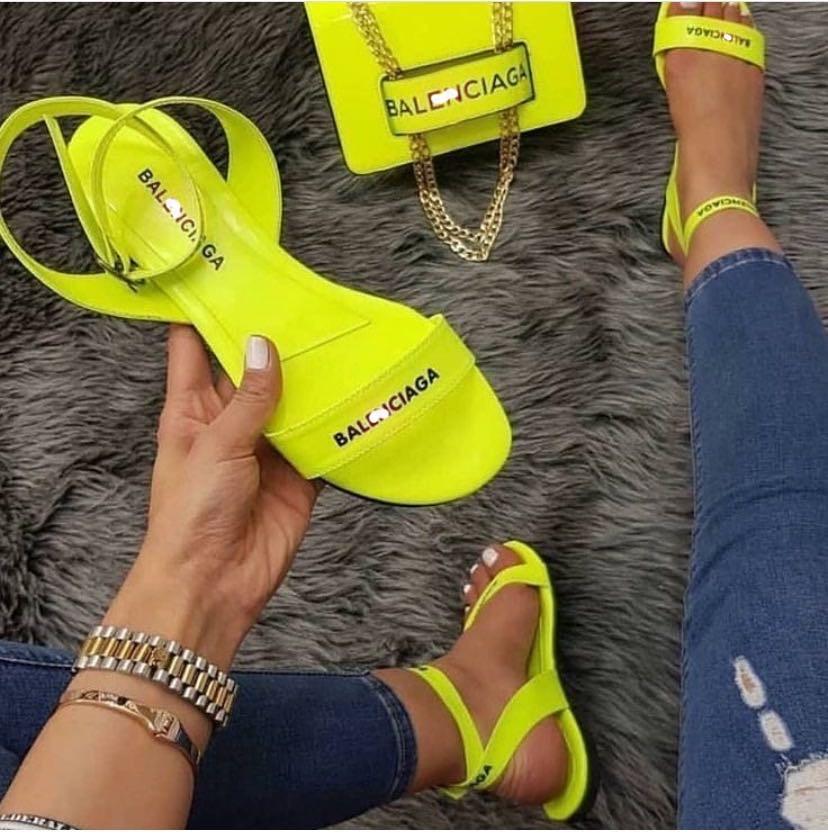 oem china factory cheapest black female flat slippers